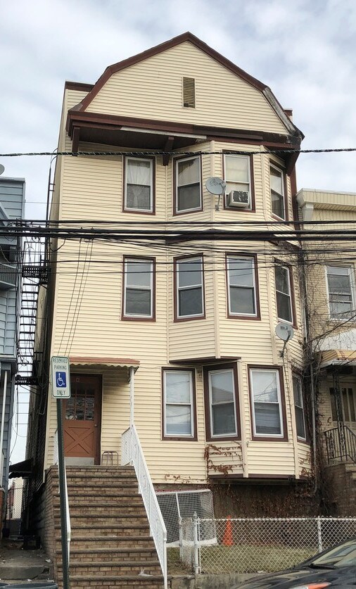43 E 26th St, Bayonne, NJ for sale Aerial- Image 1 of 1