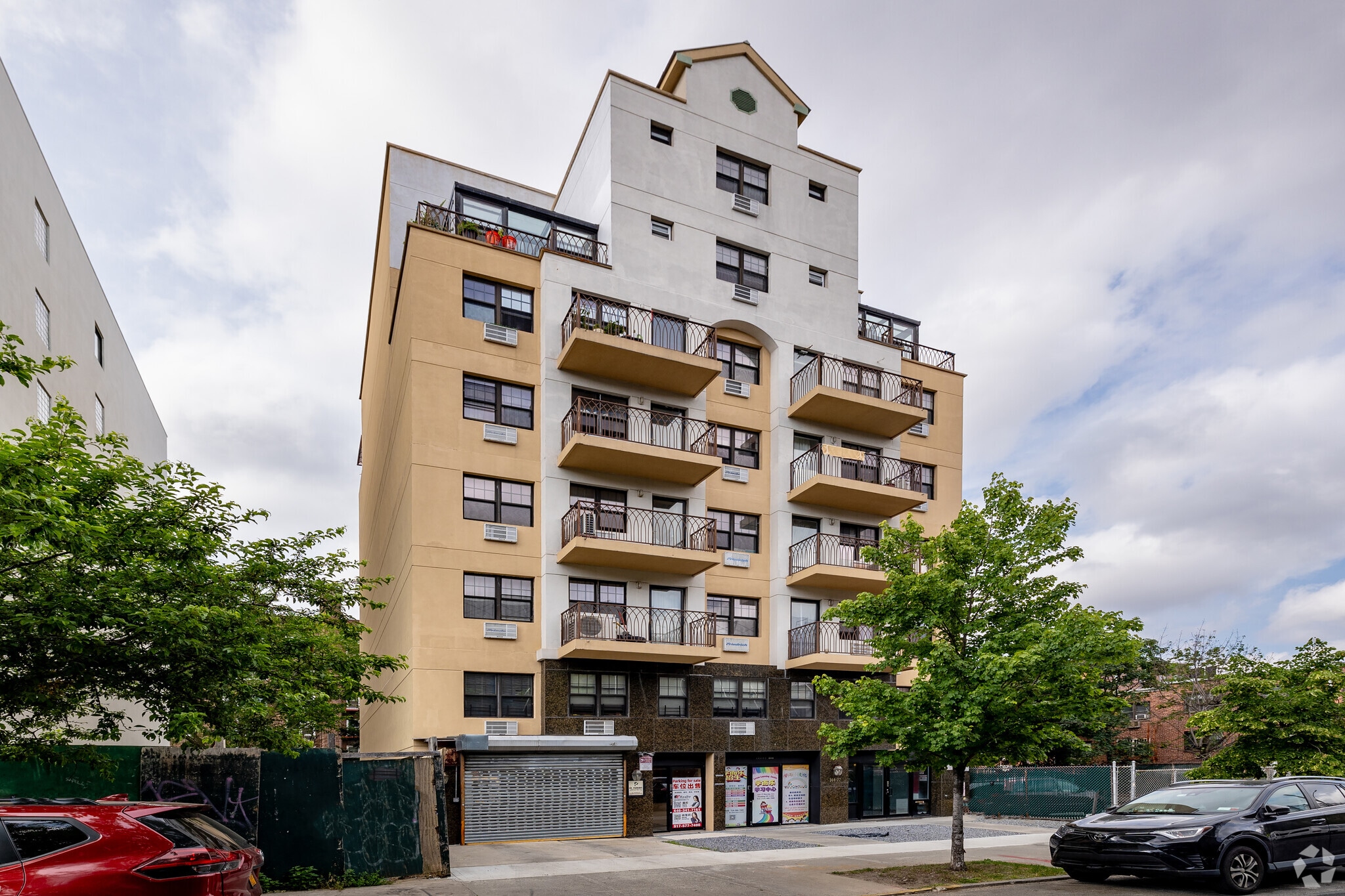 144-77 Barclay Ave, Flushing, NY for lease Primary Photo- Image 1 of 7