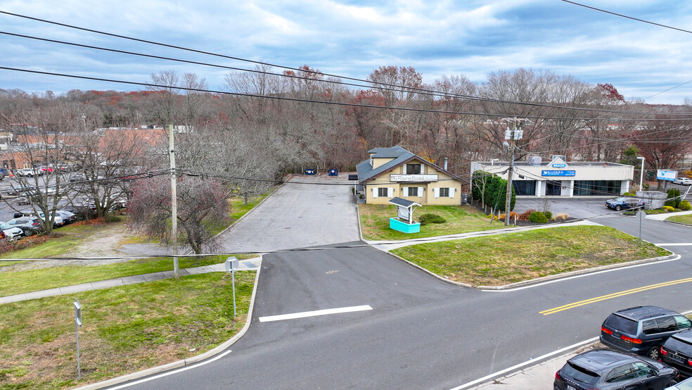 3 Crooked Hill Rd, Commack, NY for sale - Primary Photo - Image 1 of 1