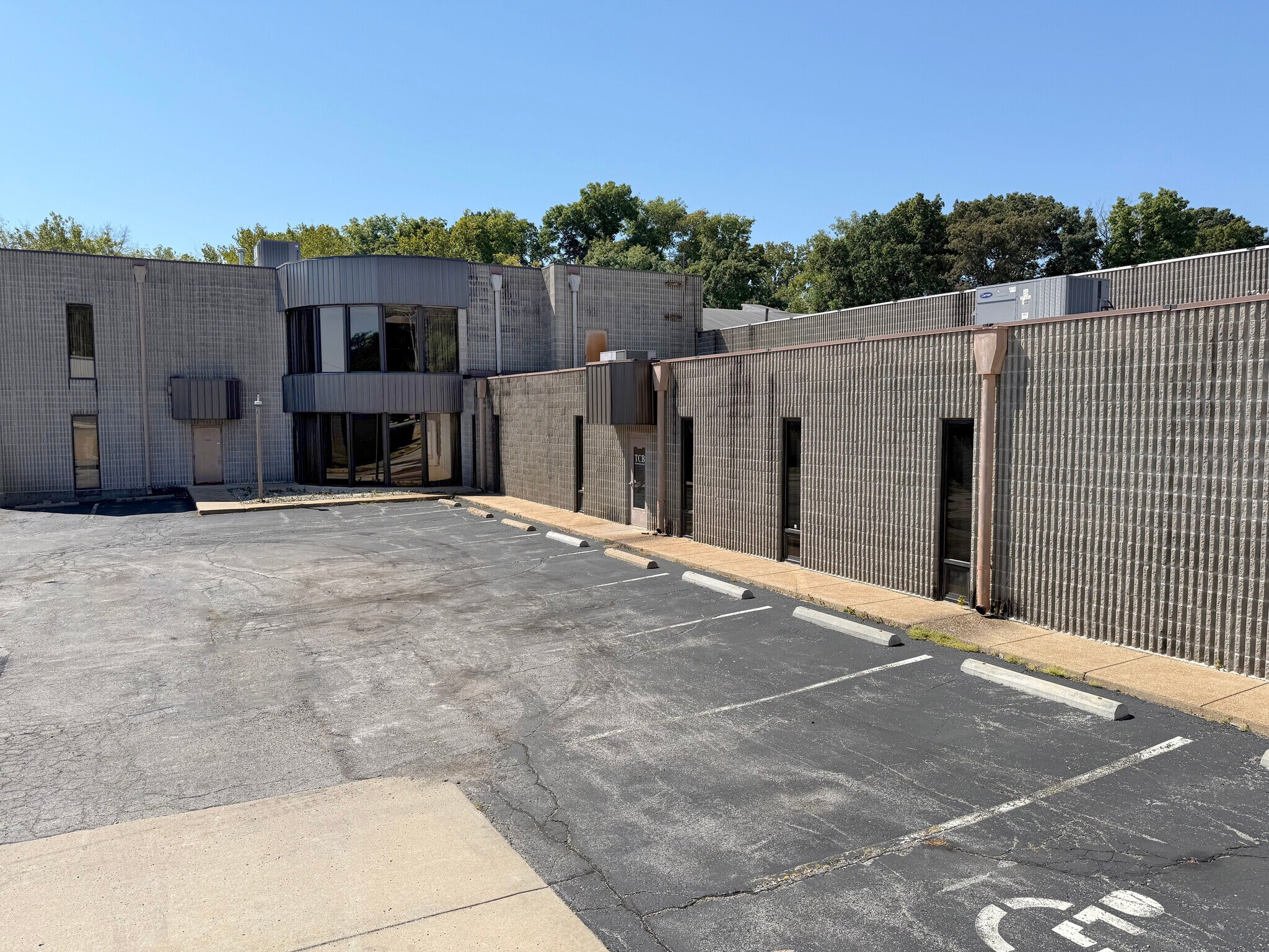 9530 Watson Industrial Park, Crestwood, MO for lease Building Photo- Image 1 of 5