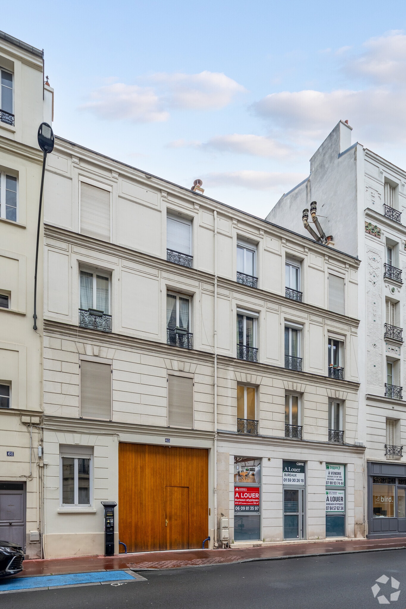 Office/Retail in Levallois-Perret for lease Primary Photo- Image 1 of 2