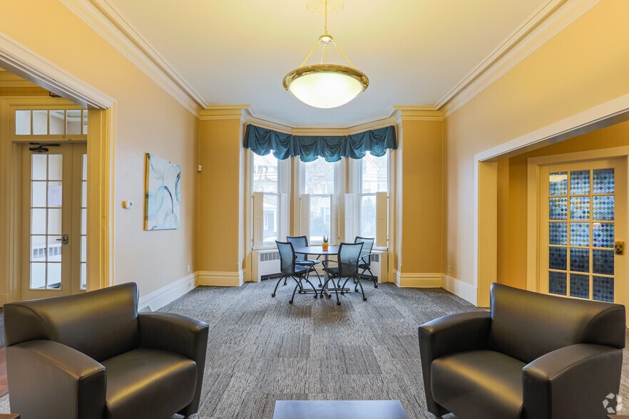 510 Washington Ave, Carnegie, PA for lease - Interior Photo - Image 3 of 36