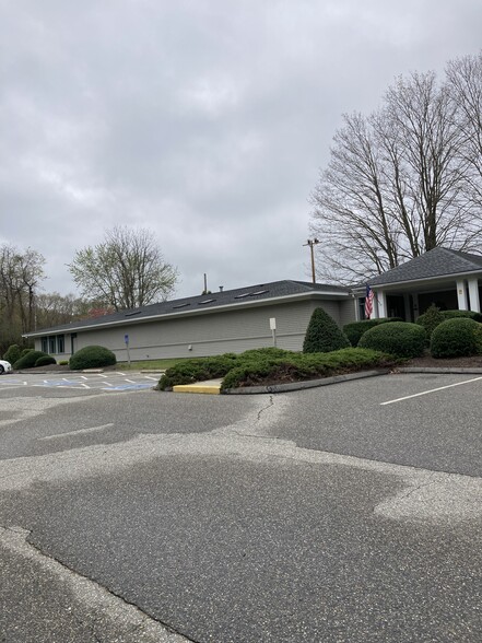 164 Otrobando Ave, Norwich, CT for lease - Building Photo - Image 2 of 17