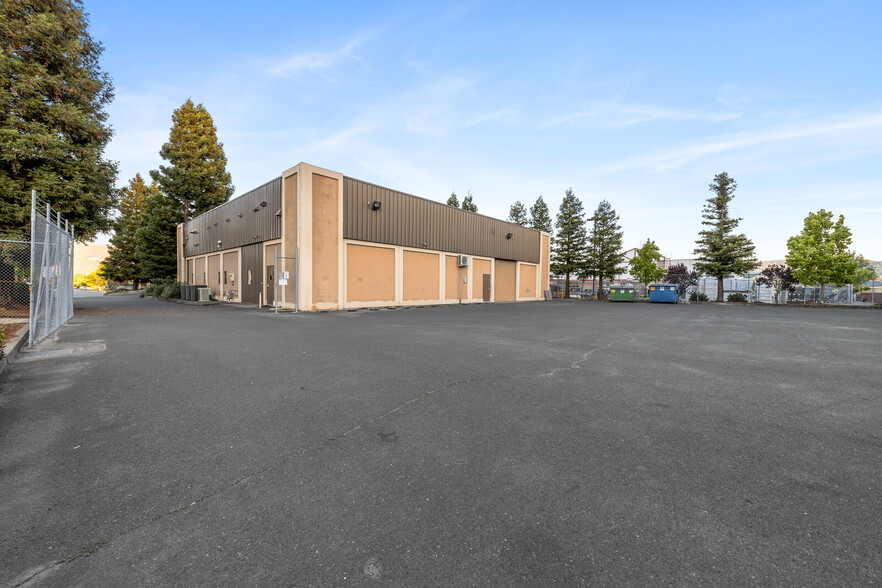 1240 Airport Park Blvd, Ukiah, CA for sale - Building Photo - Image 2 of 29