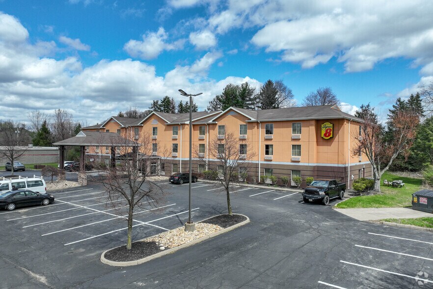 929 Sheraton Dr, Mars, PA for sale - Primary Photo - Image 1 of 1