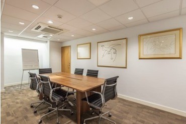 22 Red Lion Sq, London for lease - Interior Photo - Image 3 of 13