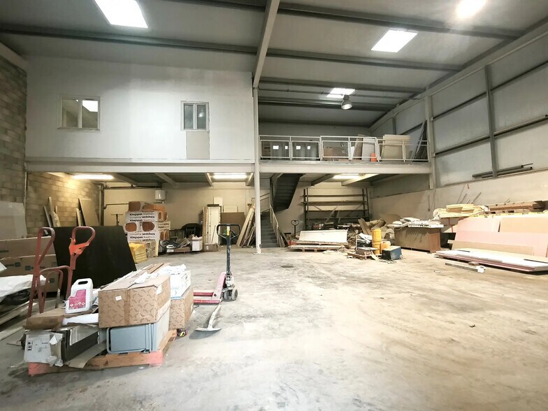 Flex in Montmorency for lease - Interior Photo - Image 3 of 6