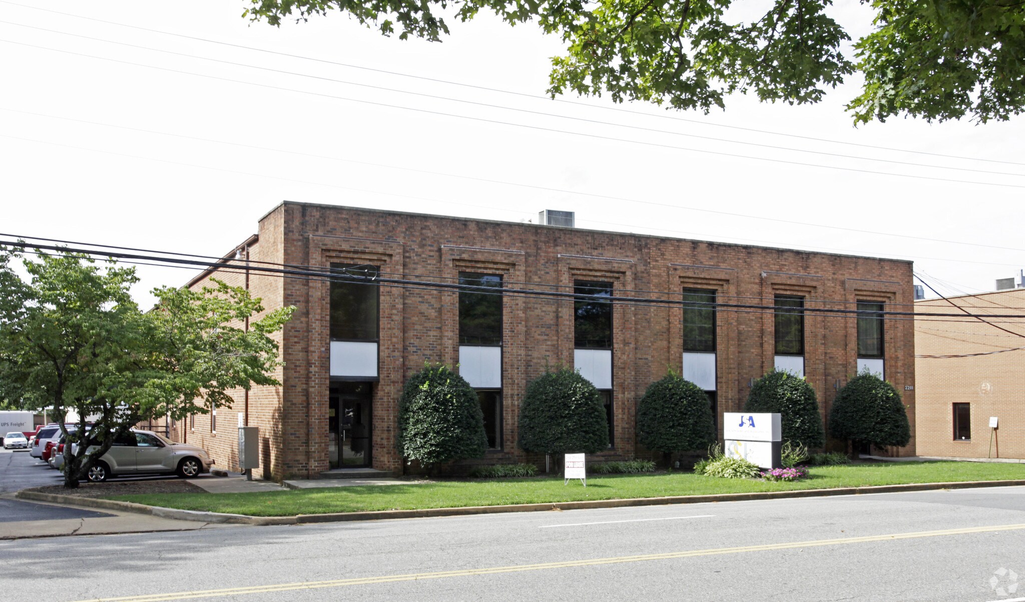 2211 Dickens Rd, Richmond, VA 23230 Office for Lease