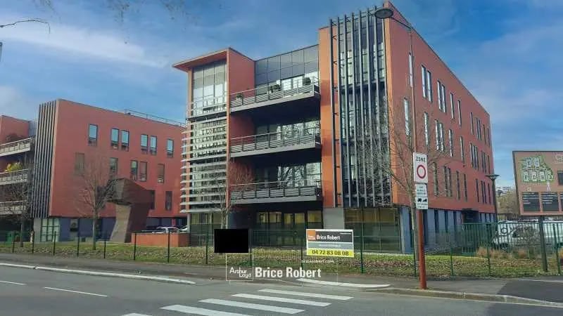 Office in Caluire-et-Cuire for lease - Building Photo - Image 1 of 16