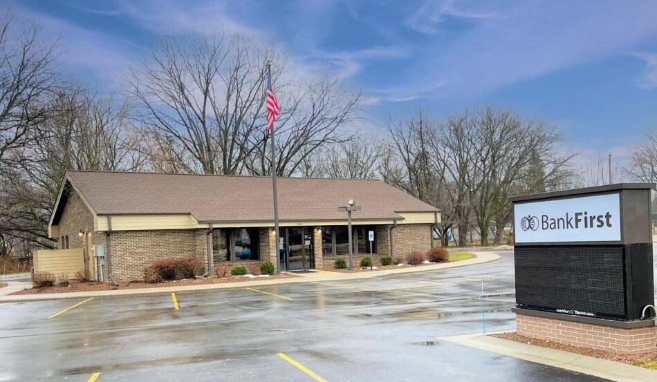 2603 Glendale Ave, Howard, WI for sale Building Photo- Image 1 of 1