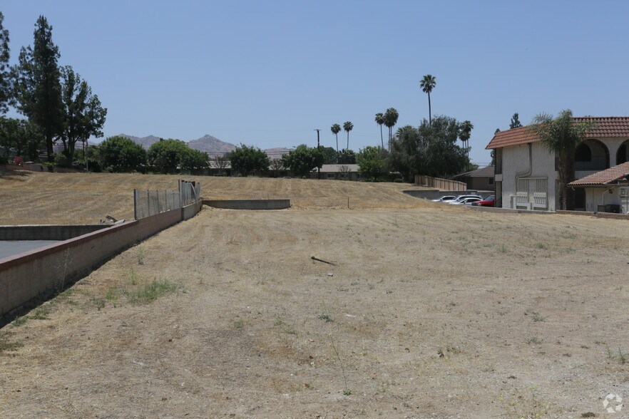 22747 Barton Rd, Grand Terrace, CA 92313