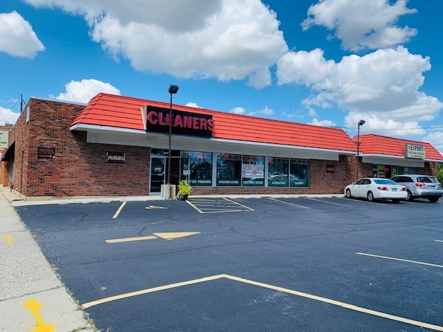 7642-7650 W Touhy Ave, Chicago, IL for lease - Building Photo - Image 3 of 21