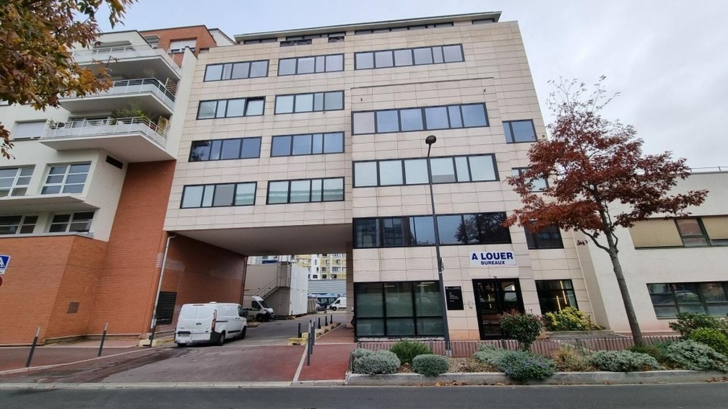 16 Rue Jean Jacques Rousseau, Issy-les-Moulineaux for lease Building Photo- Image 1 of 14