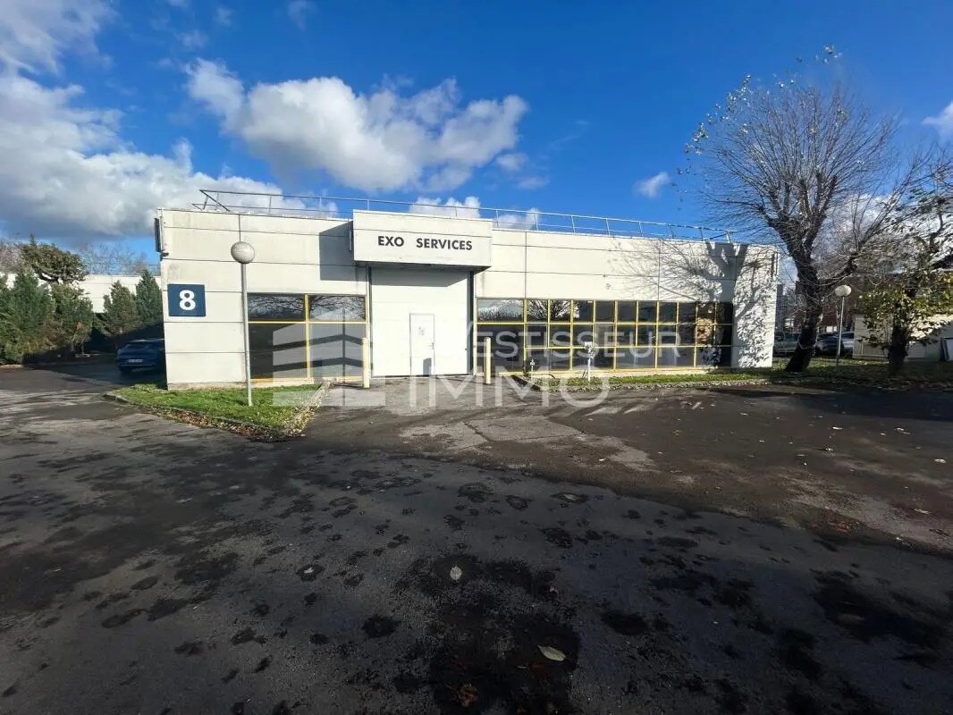 Industrial in Saint-Thibault-des-Vignes for lease Building Photo- Image 1 of 10