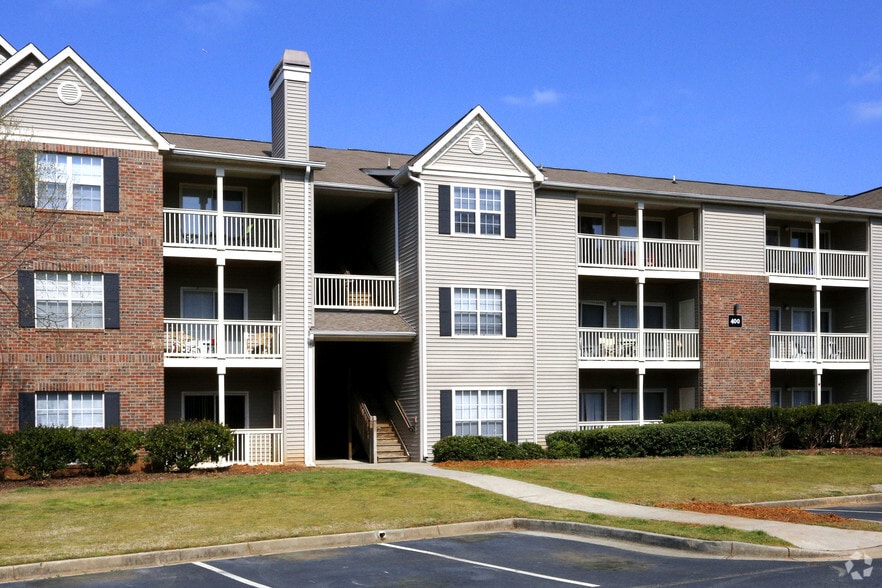 250 Evergreen Ter, Stockbridge, GA for sale - Primary Photo - Image 1 of 1