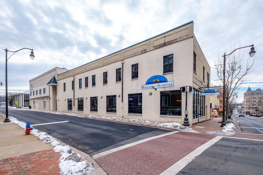 90 N Main St, Harrisonburg, VA for sale - Primary Photo - Image 1 of 59