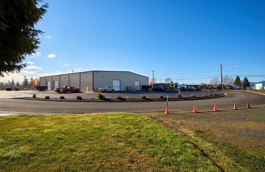 1270 Ne Alpha Dr Mcminnville Or 97128 Light Manufacturing 18 000 Sf Flex Building Offered At 2 400 In Mcminnville Or