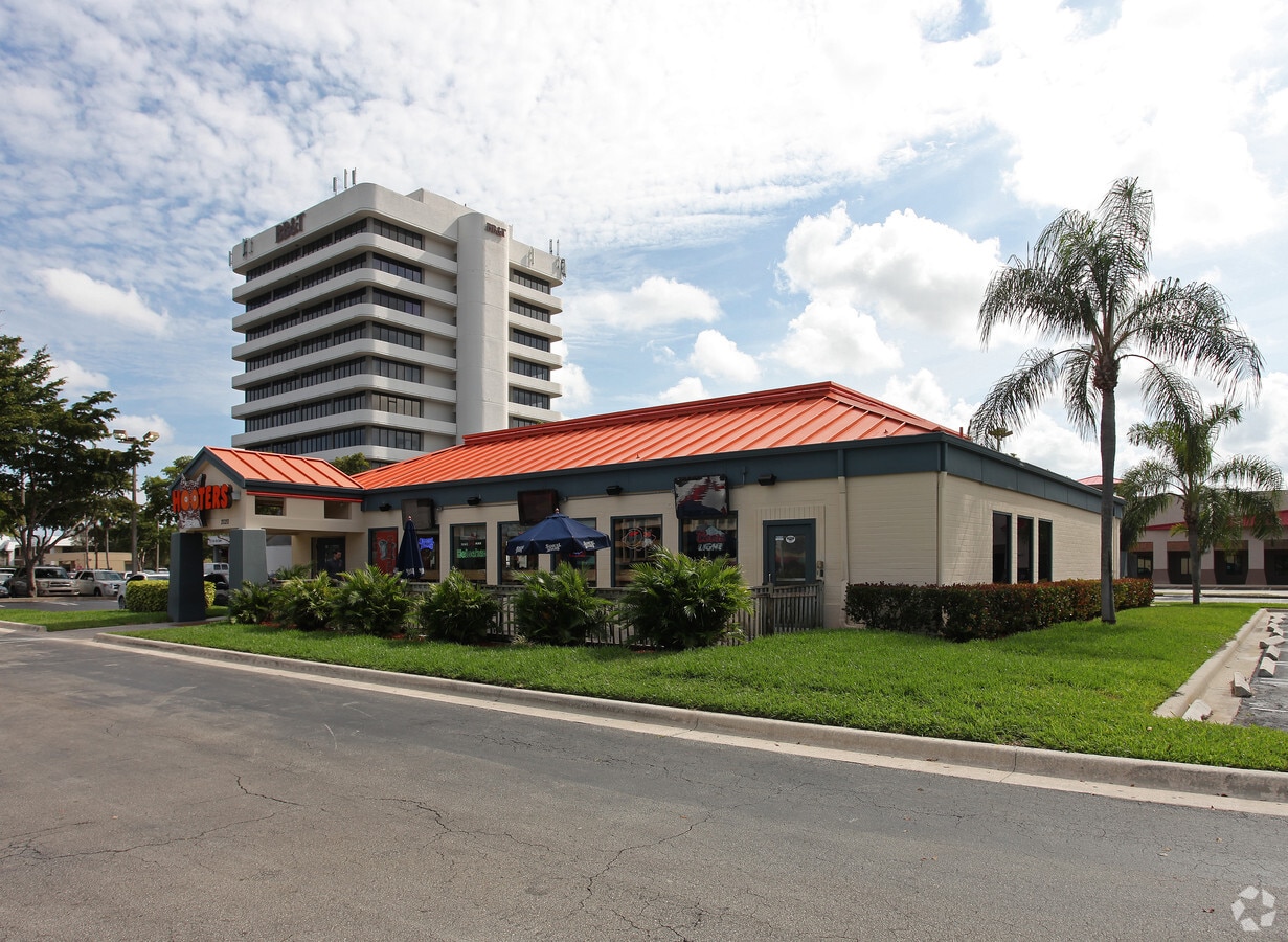 2020 Palm Beach Lakes Blvd West - 2020 Palm Beach Lakes Blvd West Palm Beach FL Primary Photo 1 HighDefinition