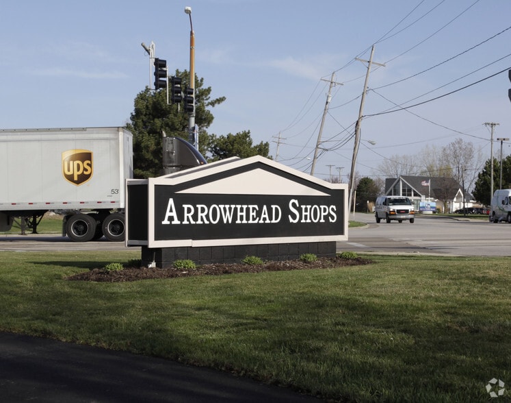 300-342 W Dussel Dr, Maumee, OH for lease - Building Photo - Image 2 of 3