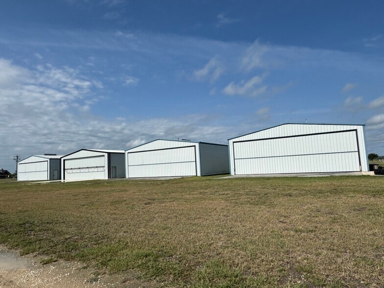 463 Texas Heritage Dr, La Vernia, TX for sale - Building Photo - Image 3 of 14