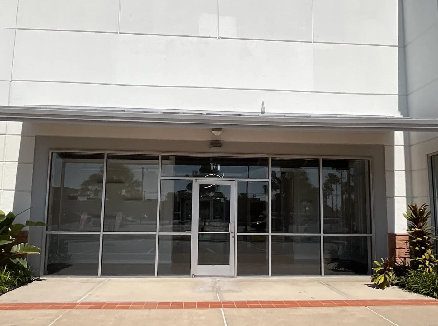 7001 N 10th St, McAllen, TX for lease Building Photo- Image 1 of 12