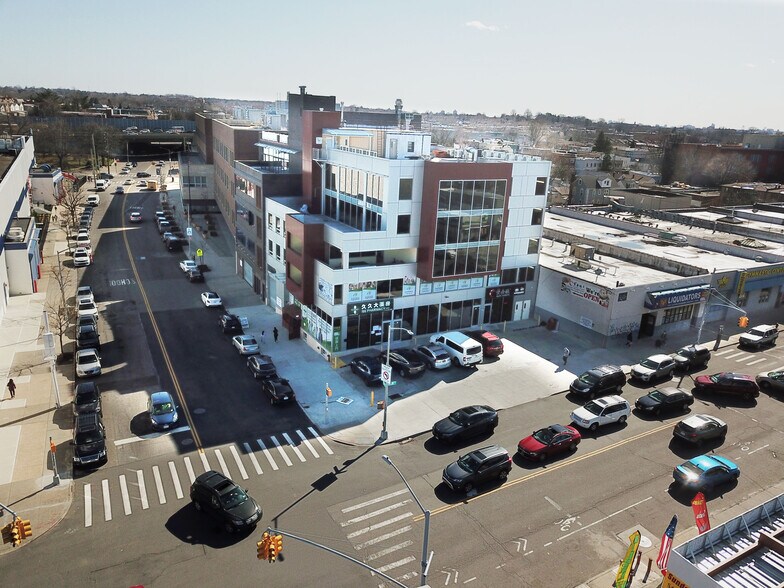 7402 Grand Ave, Elmhurst, NY 11373