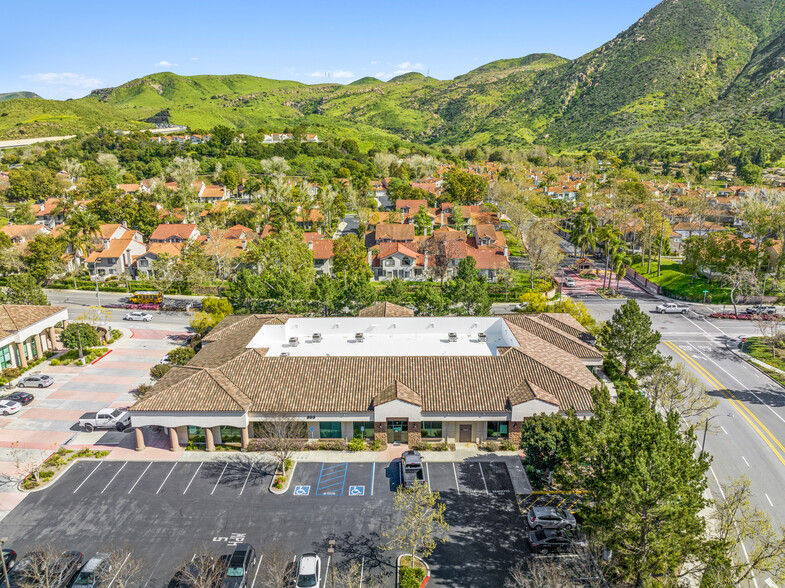 803 Camarillo Springs Rd, Camarillo, CA for lease - Building Photo - Image 3 of 9