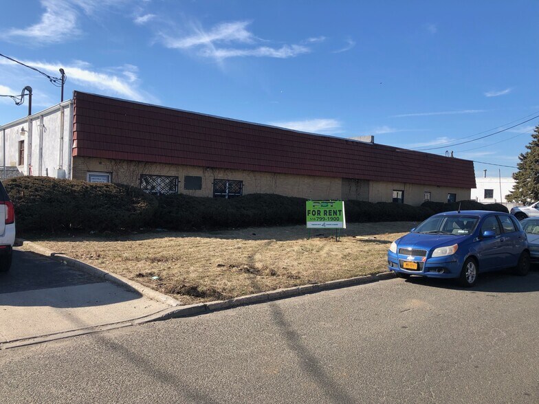 98 Mahan St, West Babylon, NY for sale - Building Photo - Image 1 of 1