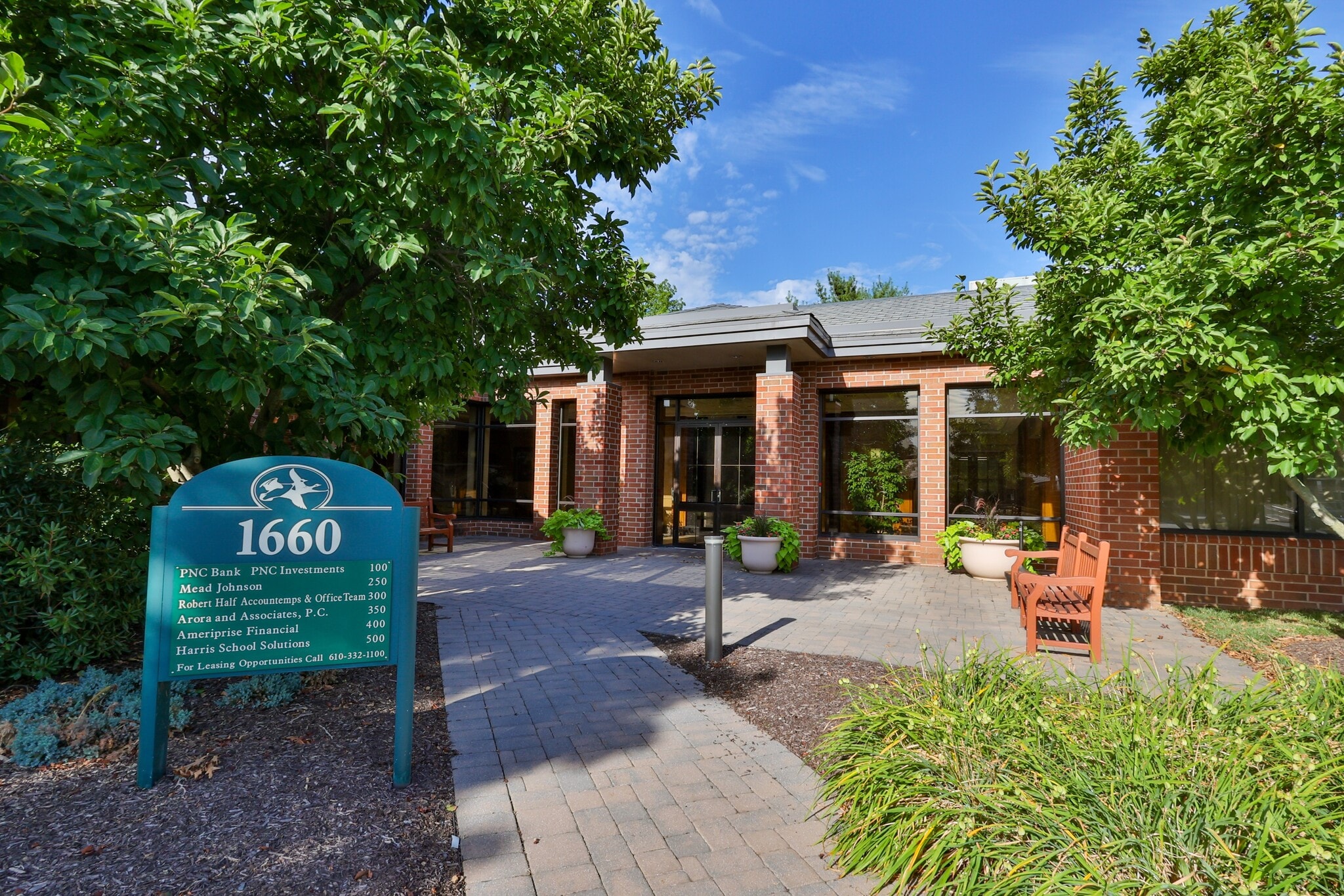 1525 Valley Center Pky, Bethlehem, PA for lease Building Photo- Image 1 of 112