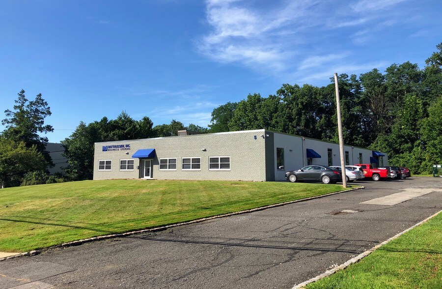 5 Saddle Rd, Cedar Knolls, NJ for sale - Primary Photo - Image 1 of 1