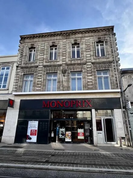 Office in Le Bouscat for lease - Building Photo - Image 1 of 10