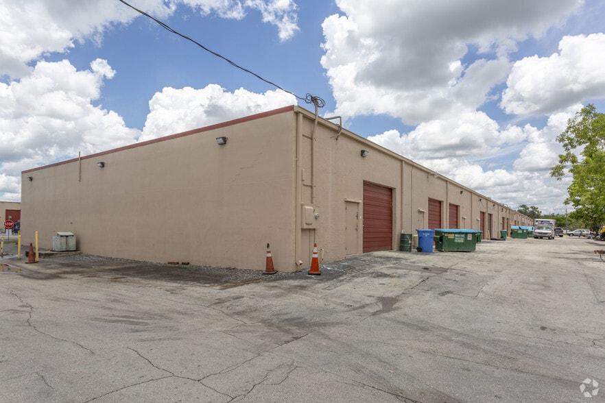 2012-2024 Beacon Manor Dr, Fort Myers, FL for lease - Building Photo - Image 2 of 11