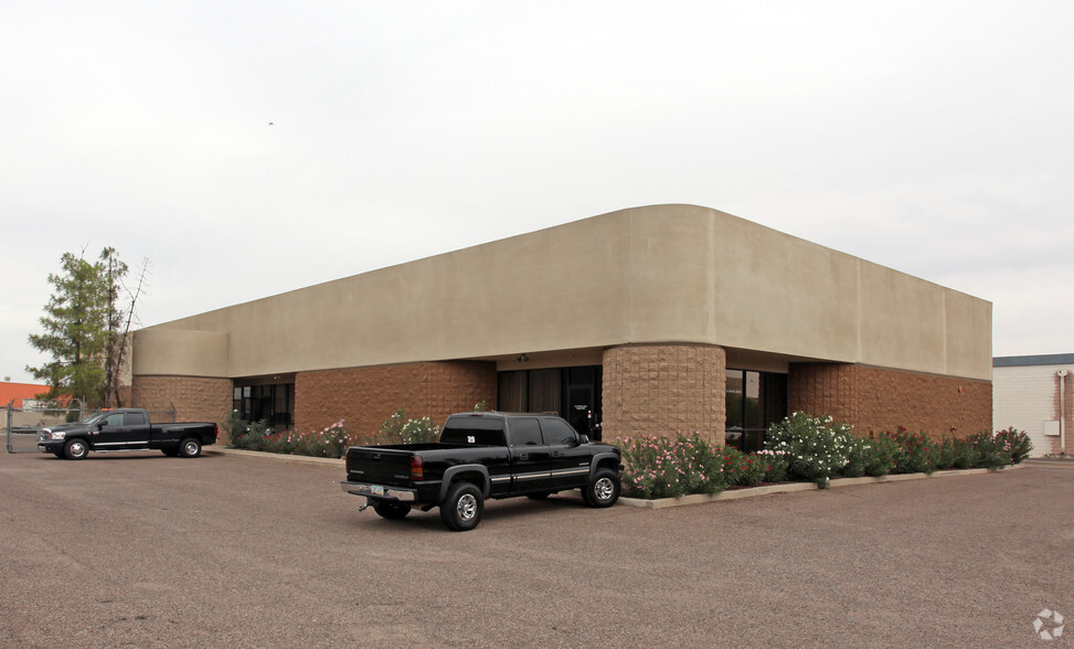 27 N 57th Dr, Phoenix, AZ for lease - Primary Photo - Image 1 of 7