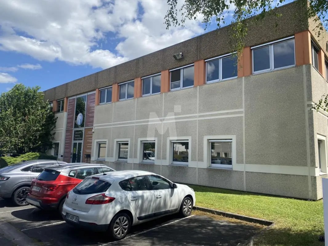 Flex in Ris-Orangis for lease Building Photo- Image 1 of 14