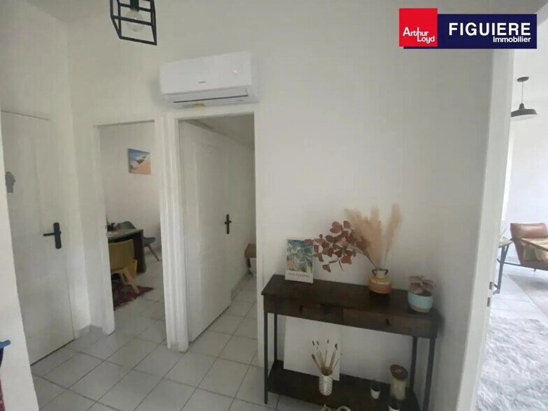 Office in Salon-de-Provence for lease - Interior Photo - Image 3 of 8