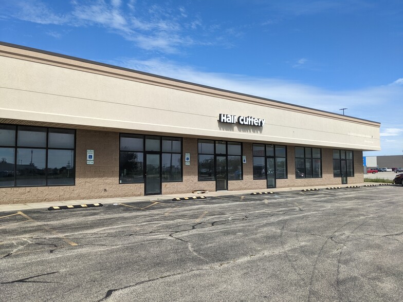 1006 Jc Pky, Bloomington, IL for lease - Building Photo - Image 1 of 3