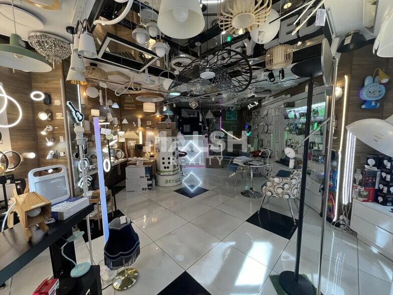 Retail in Lyon for lease - Interior Photo - Image 2 of 11