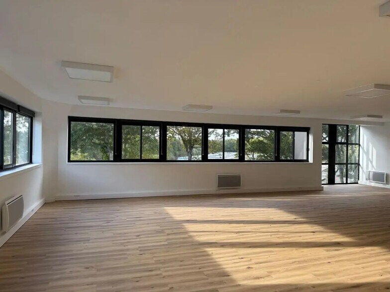 36 Rue Jules Verne, Orvault for lease - Interior Photo - Image 3 of 7