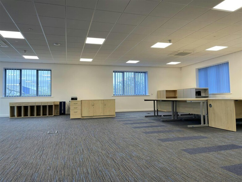 Golf Course Ln, Filton for lease - Interior Photo - Image 3 of 7