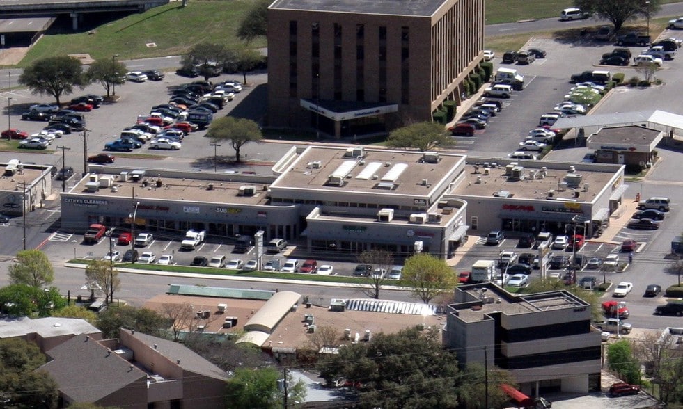 5501-5517 Balcones Dr, Austin, TX for lease - Building Photo - Image 2 of 5