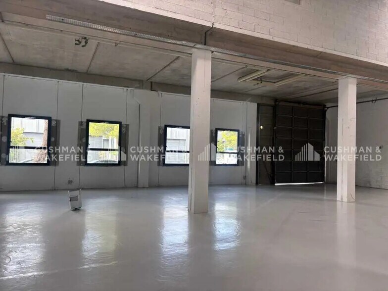 Flex in Vitrolles for lease - Interior Photo - Image 3 of 8