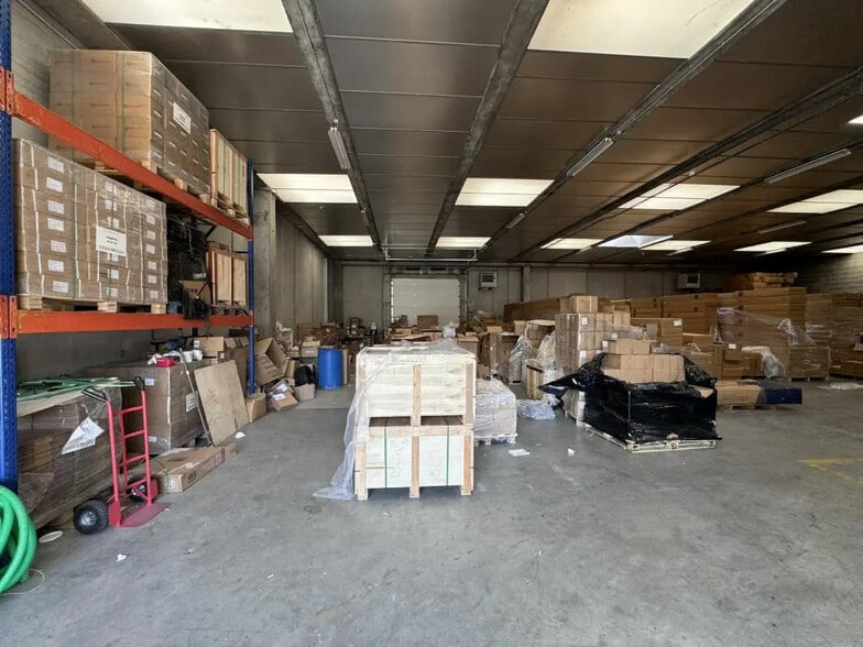 Office in Chaponnay for lease - Building Photo - Image 2 of 11