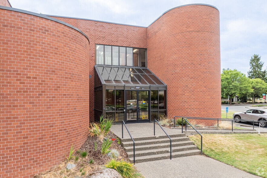 501 NE Hood Ave, Gresham, OR for lease - Building Photo - Image 3 of 4