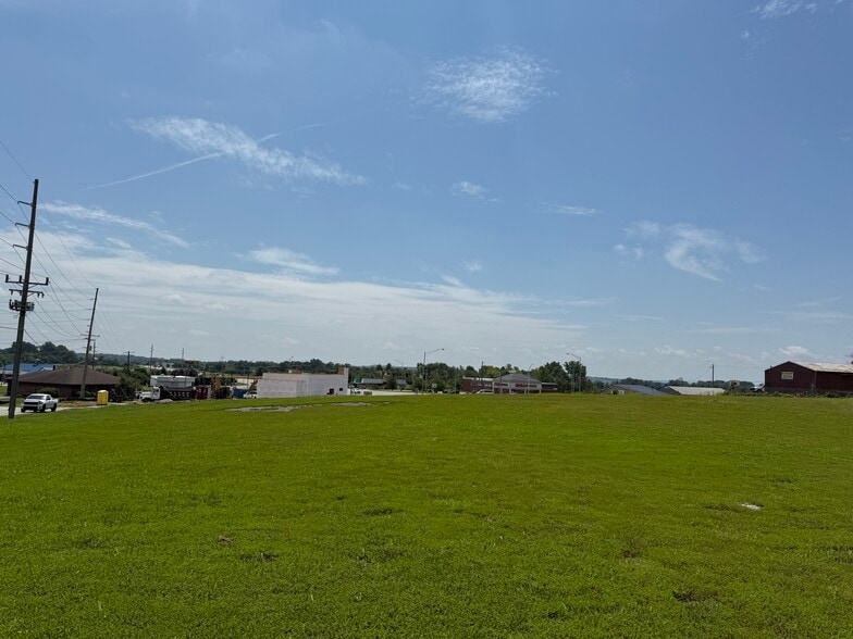 1504 Wilkins Way, Mitchell, IN for sale - Building Photo - Image 2 of 2