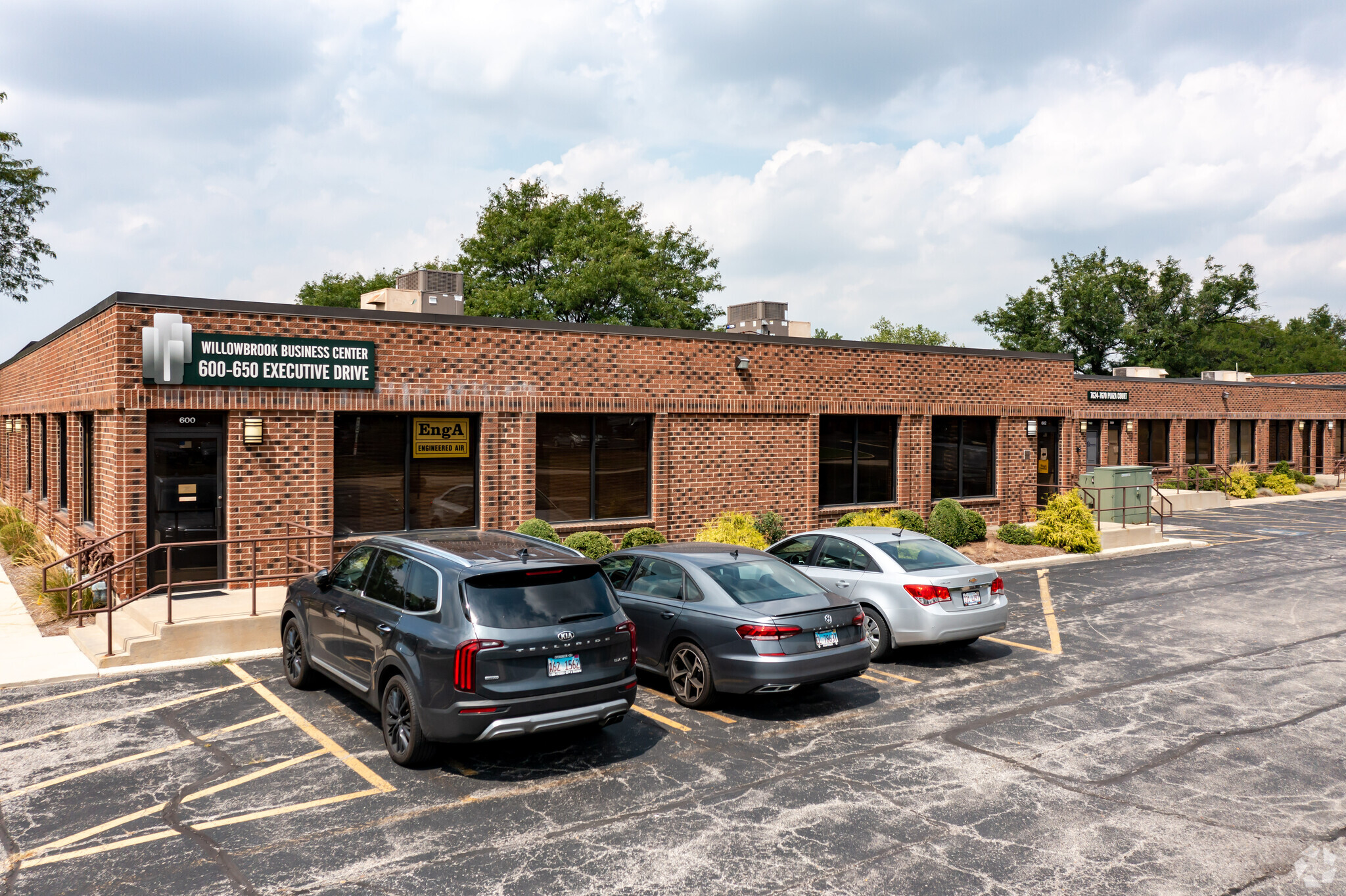 600-650 Executive Dr, Willowbrook, IL for lease Building Photo- Image 1 of 8