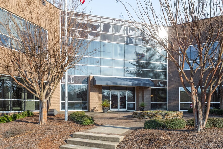 940 Golf House Rd W, Whitsett, NC for lease - Building Photo - Image 1 of 20