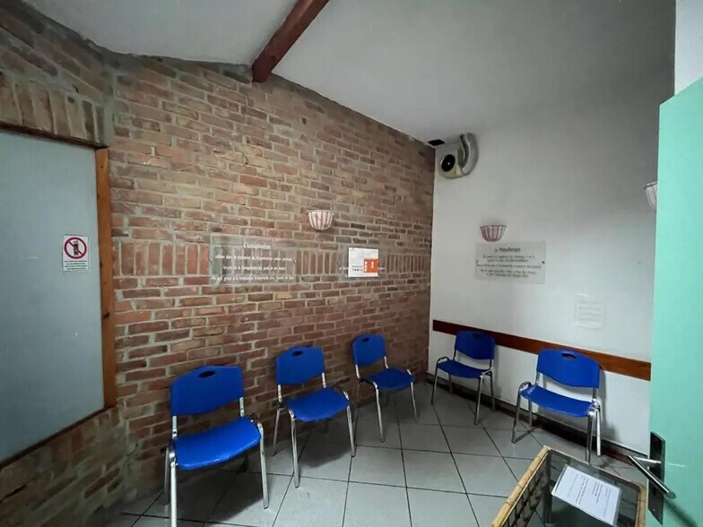 Office in Wattrelos for lease - Building Photo - Image 2 of 6