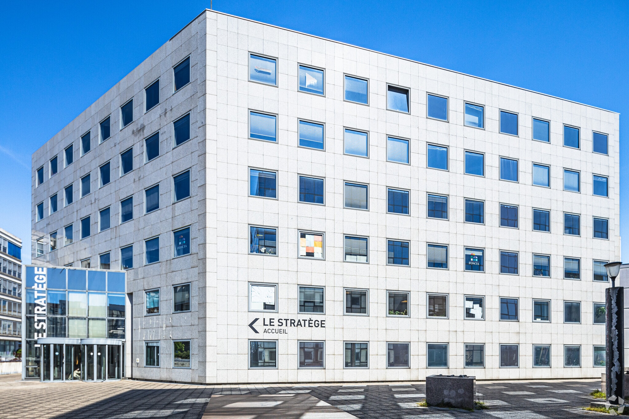 409 Place Gustave Courbet, Noisy-le-Grand for lease Primary Photo- Image 1 of 3