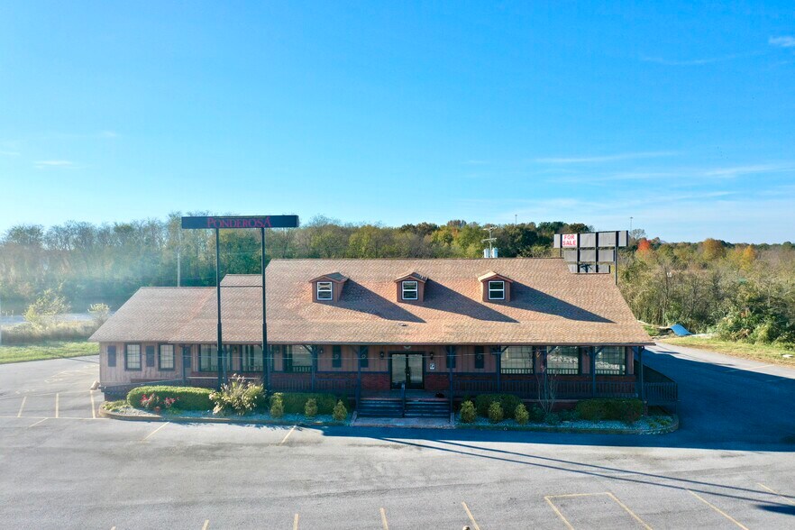 7052 Benton Rd, Paducah, KY 42003