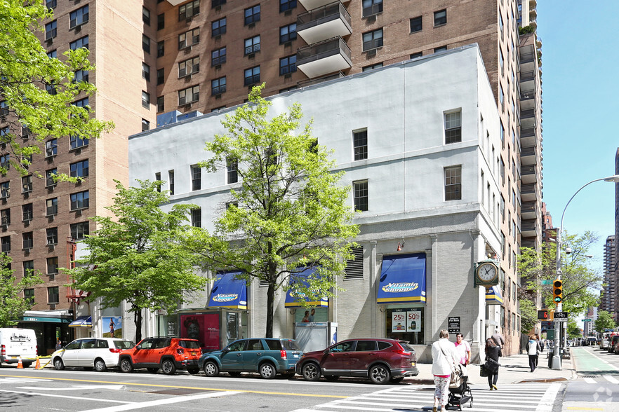 1513 First Ave, New York, NY for lease - Building Photo - Image 1 of 11